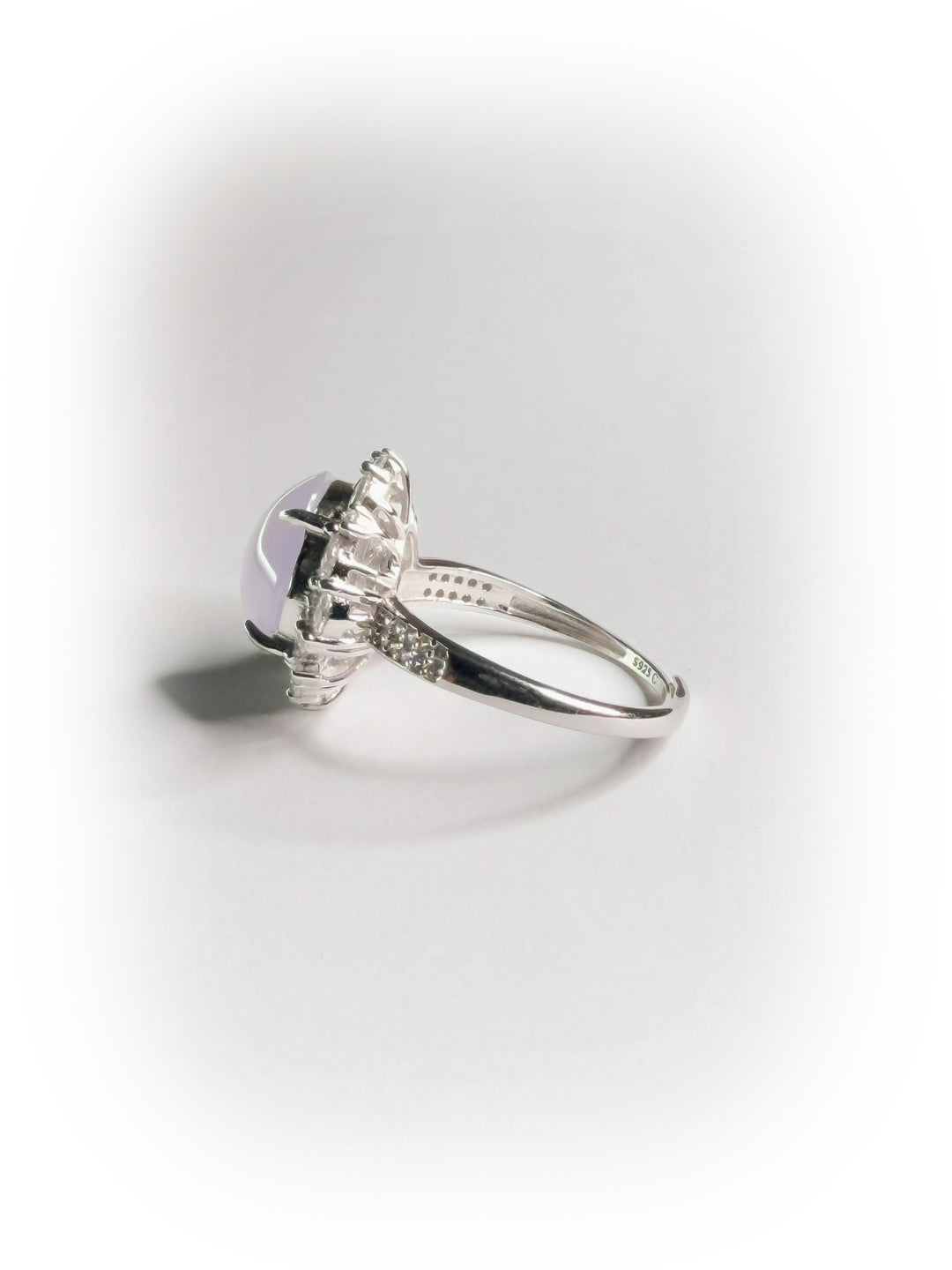 [012] lys (Icy Violet Jadeite)