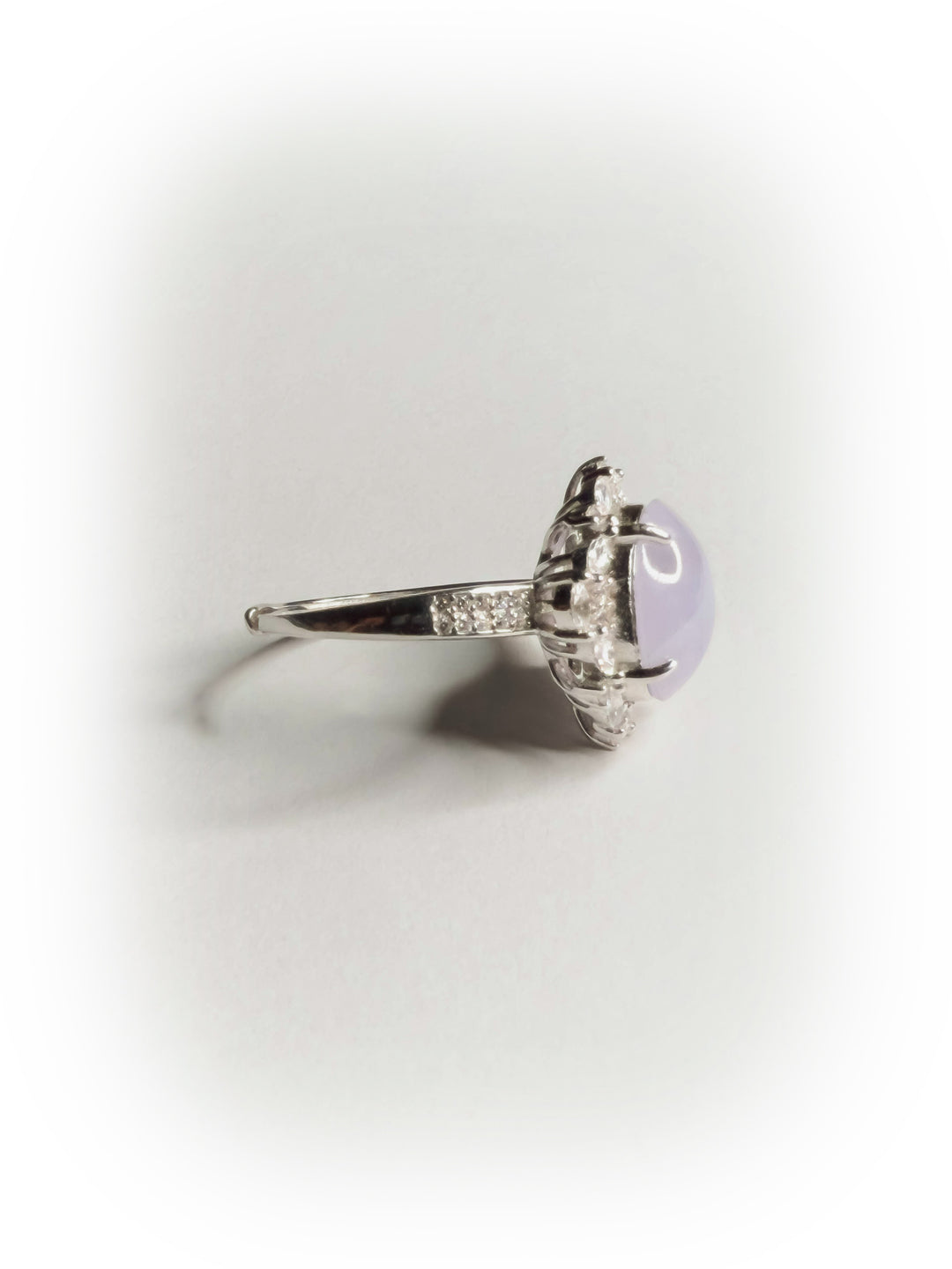 [012] lys (Icy Violet Jadeite)