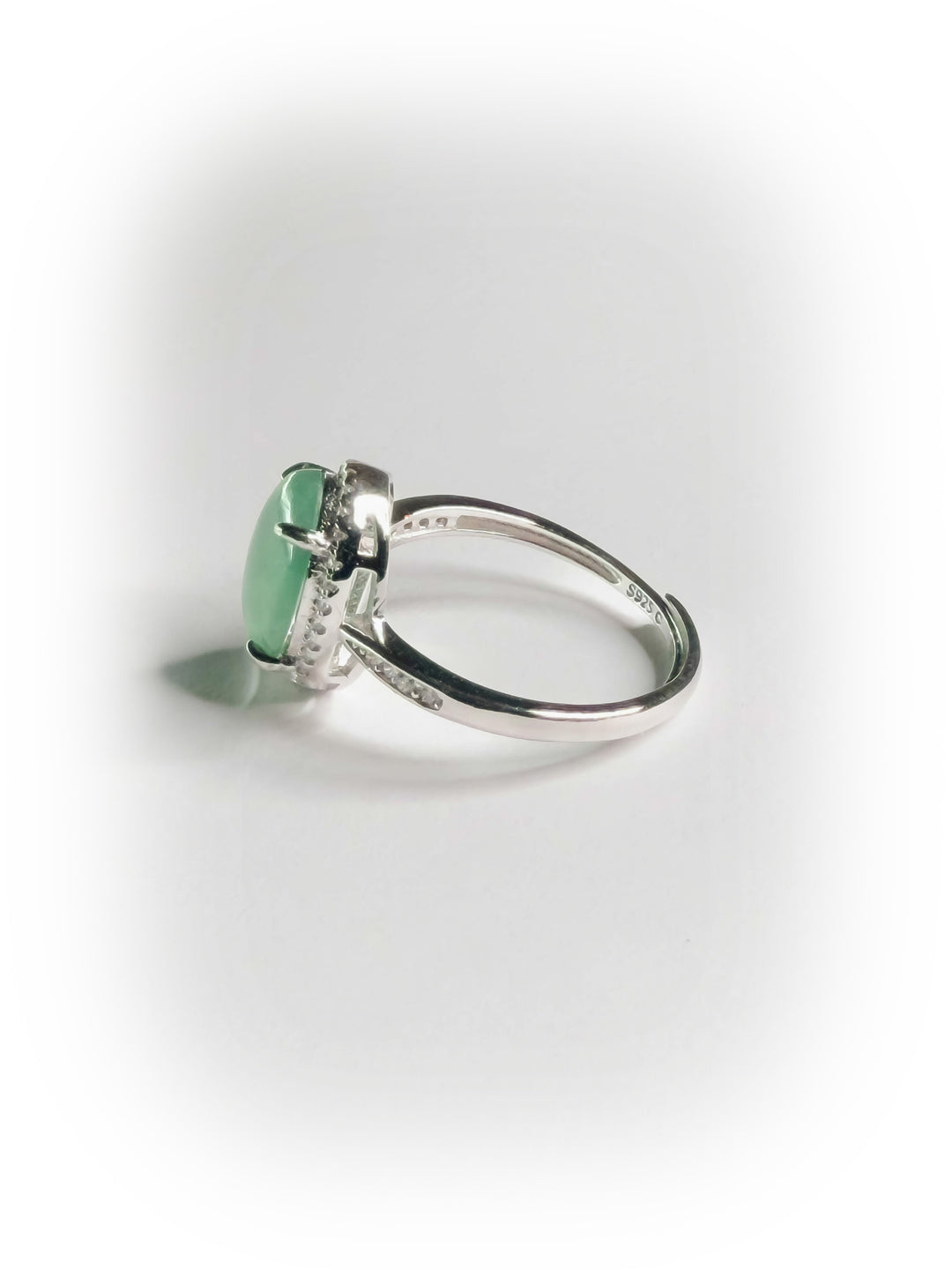 [019] lunaria (Clear Water Green Jadeite)