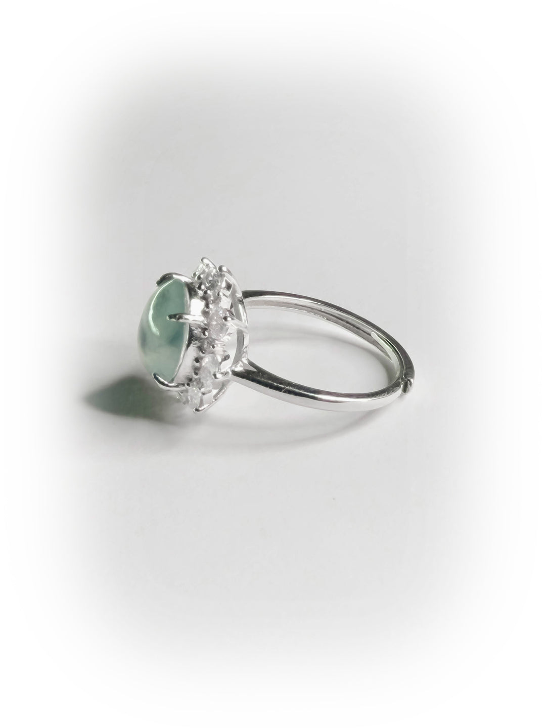 [035] lioré (Moxisha Icy Clear Water Floating Flower Jadeite)