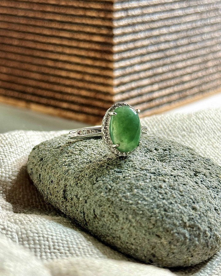 [019] lunaria (Clear Water Green Jadeite)